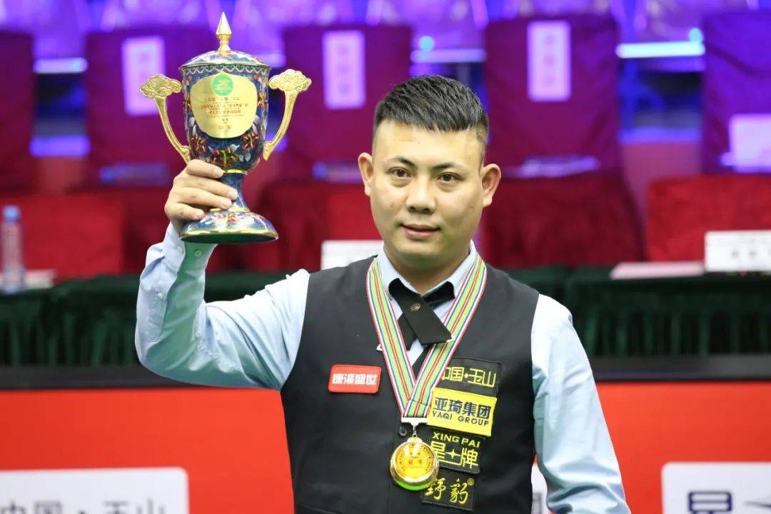 他虽然在进 他虽然在进