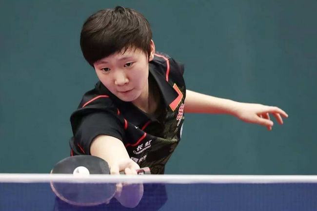 国足并无巨 国足并无巨